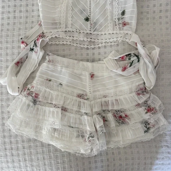 Floral Lace Ruffle Top and Shorts Set - Picture 3 of 4